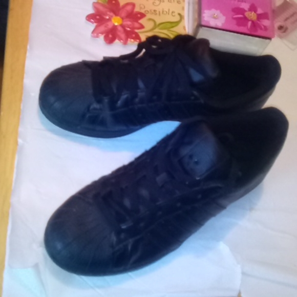 Adidas sneakers size 7 - Picture 5 of 7